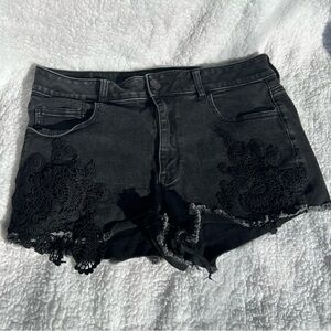 American Eagle Ladies Black Lace Denim Hi-Rise Shortie Shorts